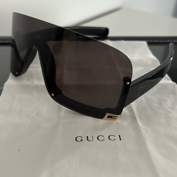 Gucci sunglasses - Picture 2 of 2